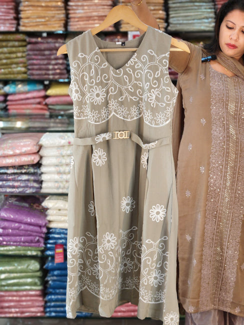 AWESOME SLEEVELESS/SLEEVED FROCK @ N2721