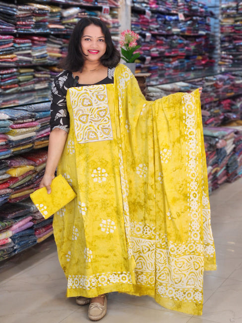 BUDGETED BATIK PRINTED COTTON SUITS @895/- N2747